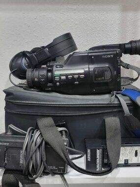 Vintage Sony Video Camera Handycam CCD-F401 & LOTS of extras - FOR PARTS!